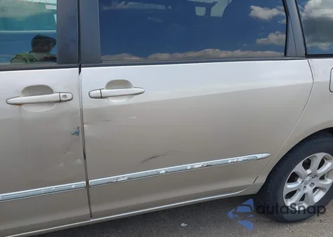 2004 Toyota Sienna Xle Limited z USA, uszkodzony, nr VIN 5TDBA22C04S008630